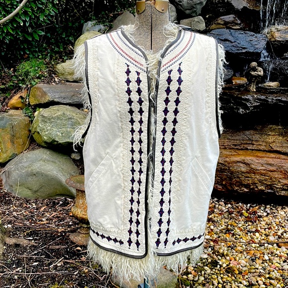 FREE PEOPLE TRENDY FAUX FUR VEST - L - NWT ! - Picture 2 of 13